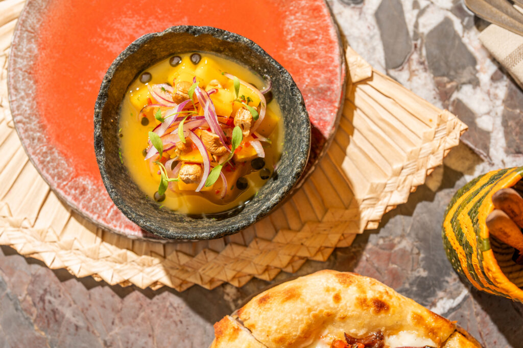 Ceviche com manga e caju