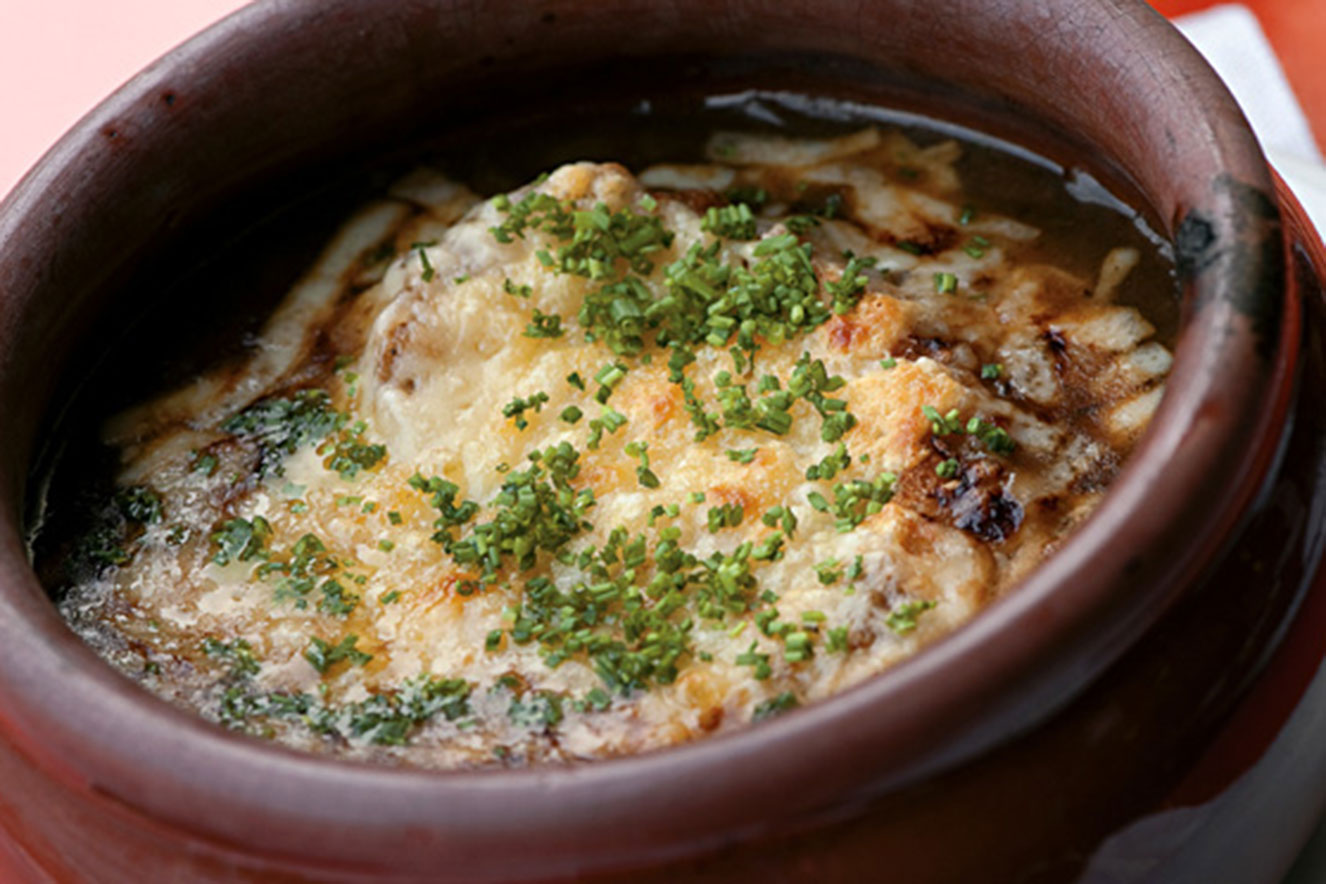 Sopas do MundoDias frios e refeição únicaSopa de cebola gratinada, Caldo  Verde, Sopa Tai com leite de coco, Sopa de milho cremosa com azeite de  mostarda