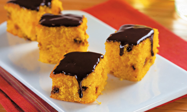 Bolo de Cenoura com chocolate receita-bolo-de-cenoura-com-gotas-de-chocolate
