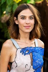 alexa-chung-long-bob Alexa Chung long bob messy