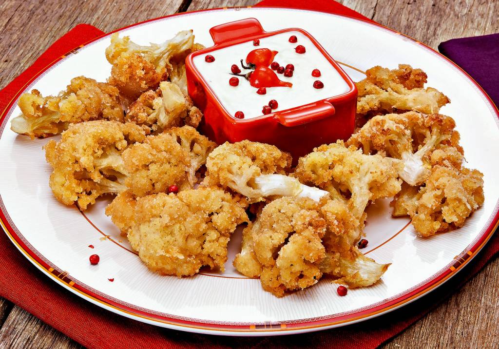 Couve-flor empanada com molho de pimenta