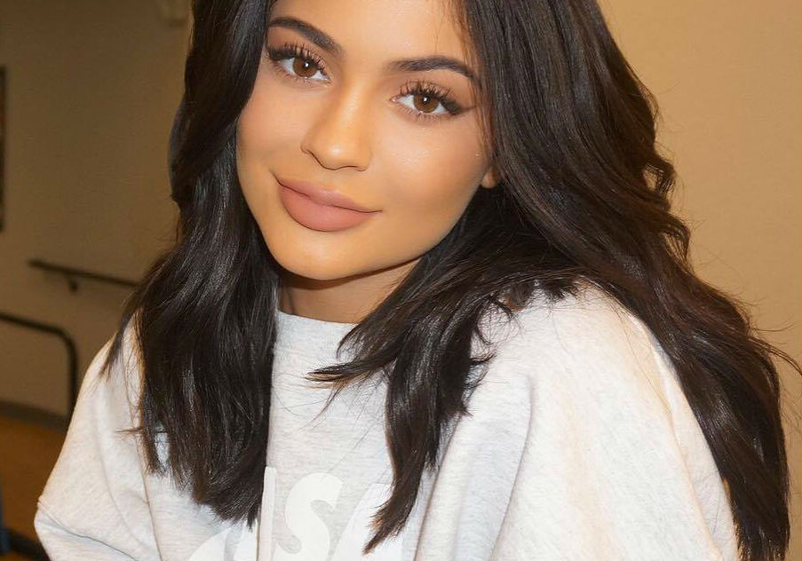 5 famosas usando batom mate para se inspirar