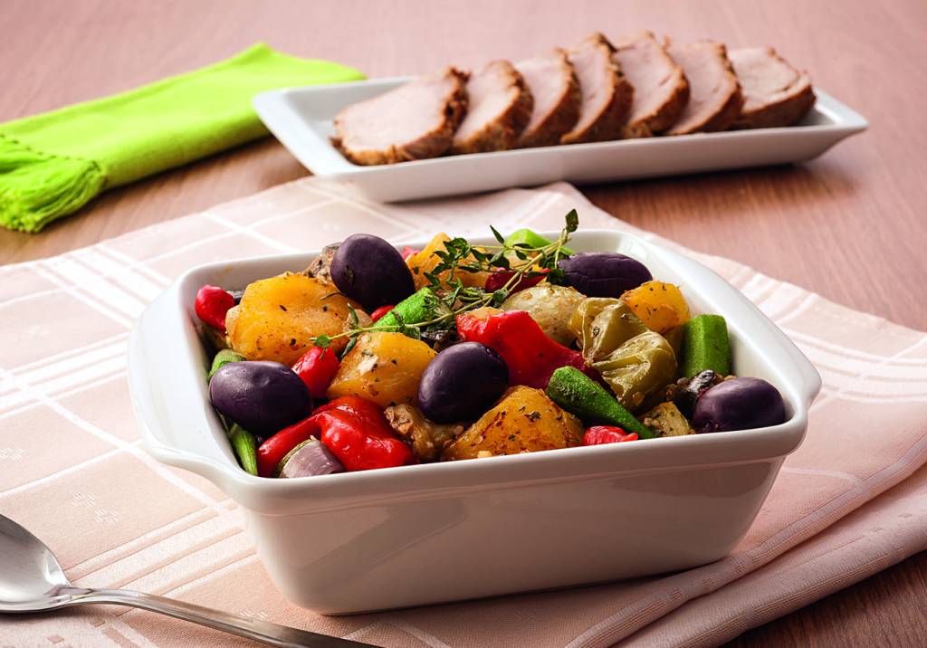 Legumes marinados com pão italiano