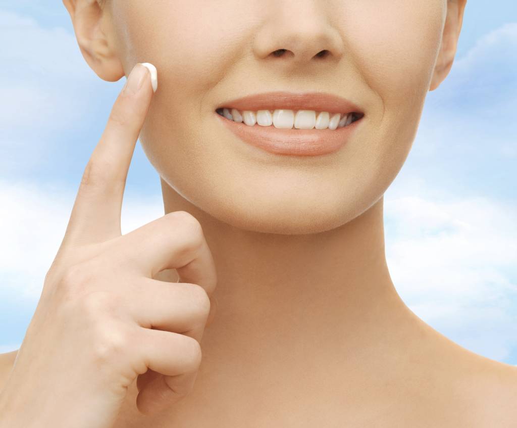 6 passos antes de dormir que vão deixar a sua pele mais linda pela manhã