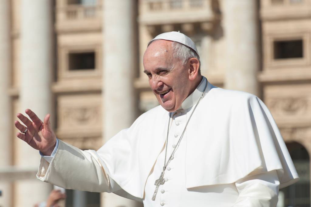 Papa Francisco pede maior aceitação de gays, lésbicas e divorciados