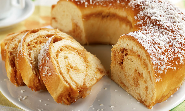 Rosca de doce de leite e coco