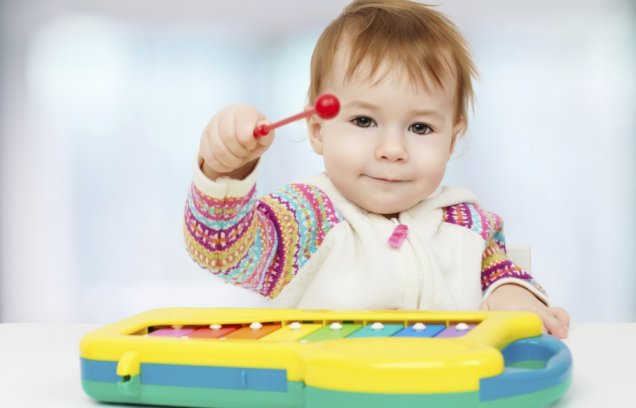 Bebê brincando