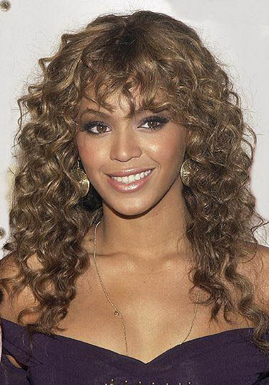 franja em cabelo ondulado infantil