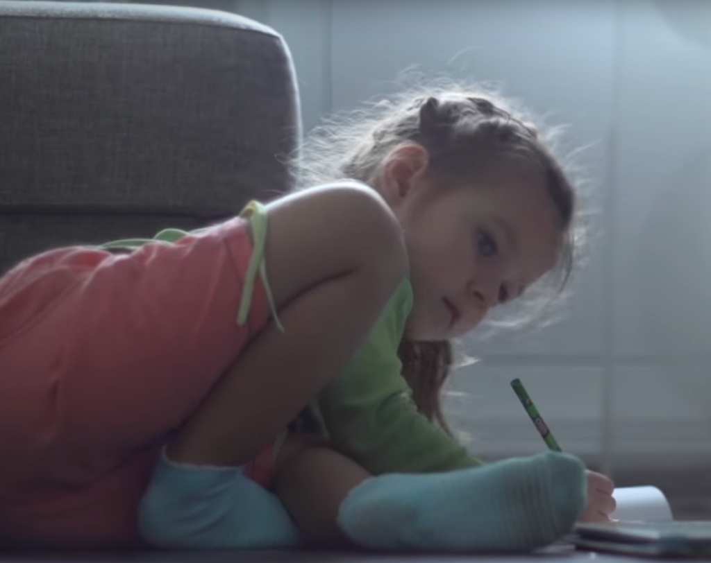 Carta de garotinha de 8 anos sobre o alcoolismo na família emociona a Internet