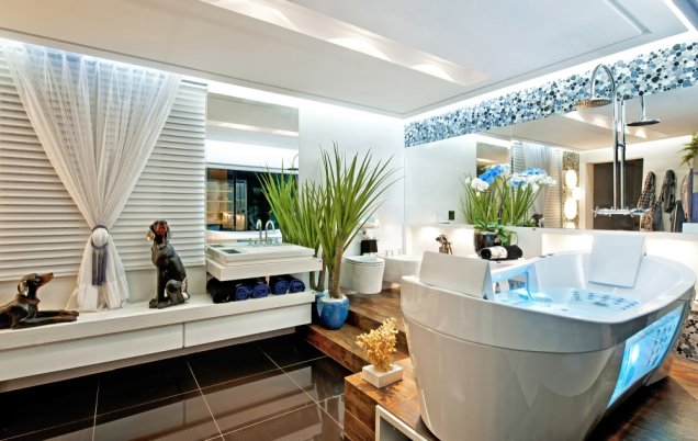 Sala de banho com banheira moderna