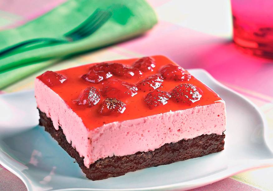 Cheesecake de morango com brownie