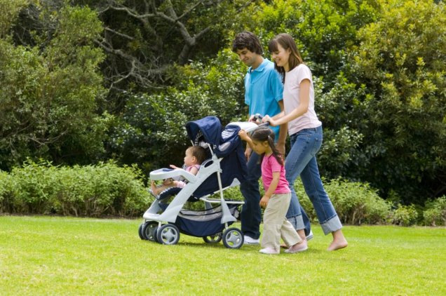 Família passeando Família passeando