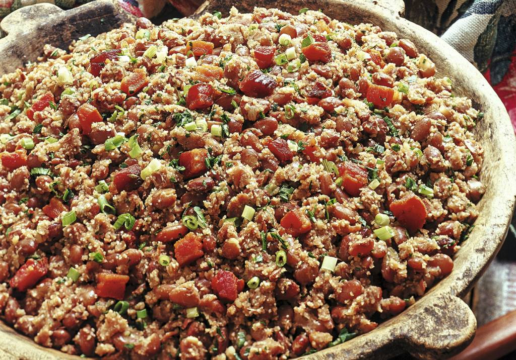 Feijão-tropeiro na panela de pressão