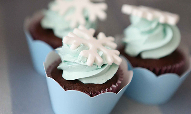 Cupcake com decoração de neve. Cupcake com decoração de neve.