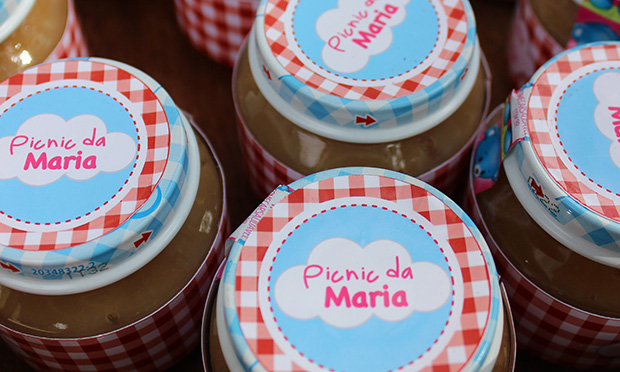 Papinha com o logo da festa. Papinha com o logo da festa.