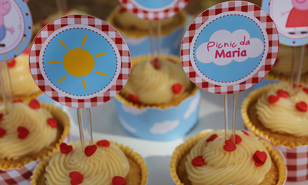Cupcake com o logo da festa. Cupcake com o logo da festa.