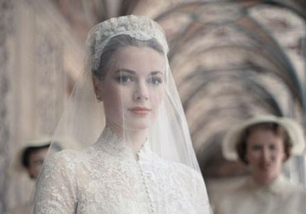 Quais vestidos de noiva marcaram as décadas passadas?