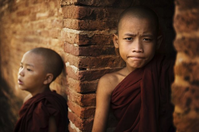 Jovem budista em Mianmar