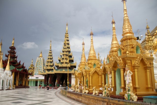 O Shwedagon Paya, templo budista em Mianmar