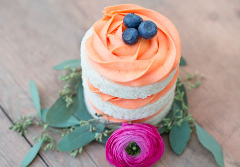 Mini naked cake é opção fofa para complementar a mesa de doces