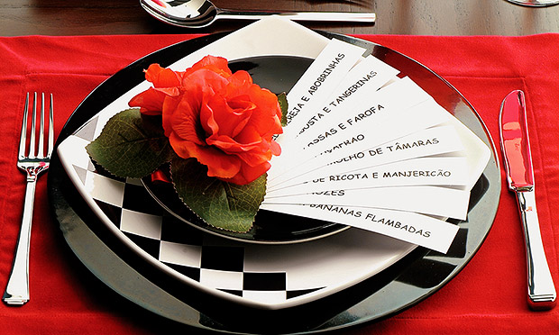 Mesa decorada para o Natal Mesa decorada para o Natal