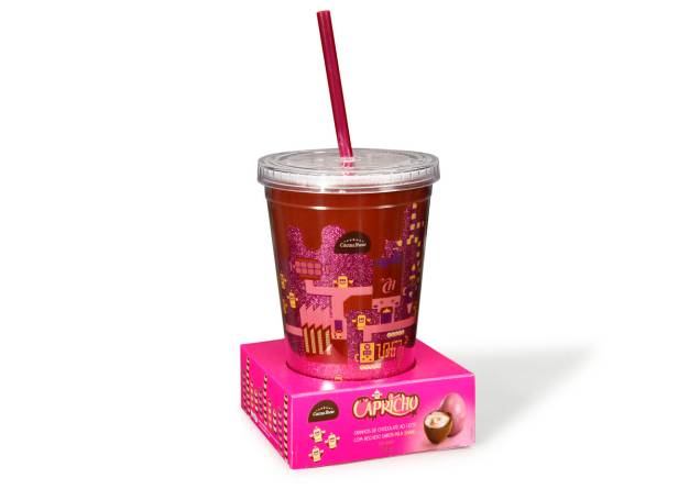 Copo Capricho (200g) com mini ovinhos de chocolate ao leite recheados de milk-shake de morango, Cacau Show, a partir de R$ 33,90* Copo Capricho (200g) com mini ovinhos de chocolate ao leite recheados de milk-shake de morango, Cacau Show, a partir de R$ 33,90*