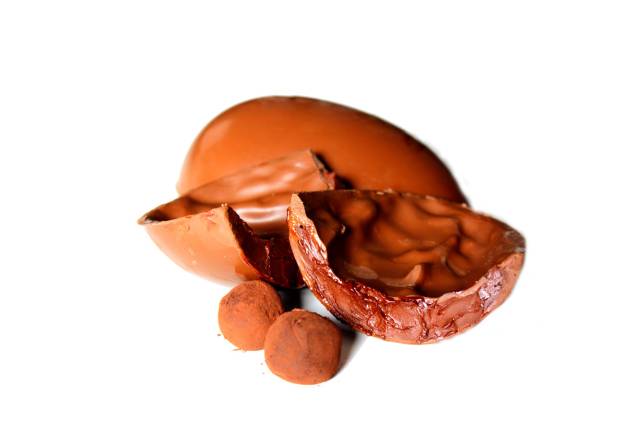 Ovo trufado ao leite com recheio de chocolate meio amargo, Dom Divino Patisserie, R$ 39* (350g) ou R$ 49* (500g) Ovo trufado ao leite com recheio de chocolate meio amargo, Dom Divino Patisserie, R$ 39* (350g) ou R$ 49* (500g)