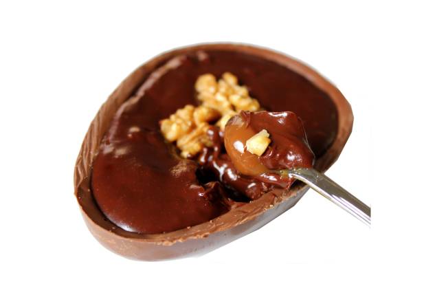 Ovo de colher recheado com Havanna e nozes (300g), Dom Divino Patisserie, R$ 46* Ovo de colher recheado com Havanna e nozes (300g), Dom Divino Patisserie, R$ 46*