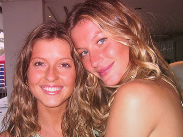 qual das duas é a gisele bündchen modelo posta foto com a irmã gêmea