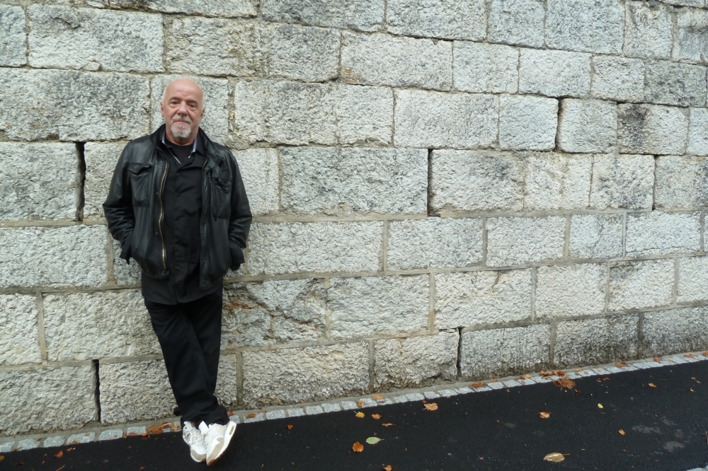 Paulo Coelho: “Trair no casamento é fingir amor”