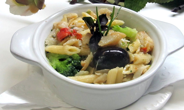 Pennette com bacalhau, brócolis e azeitonas pretas Pennette com bacalhau, brócolis e azeitonas pretas