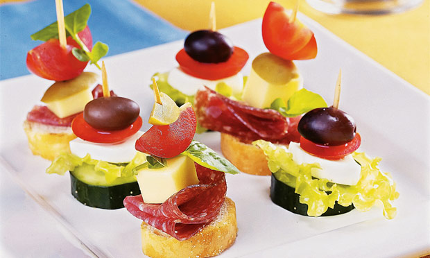 Antepasto de salame com mussarela Antepasto de salame com mussarela