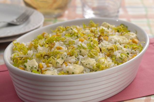 Arroz de festa com queijo e alho-poró frito Arroz de festa com queijo e alho-poró frito