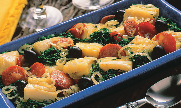 Bacalhau com couve e linguiça Bacalhau com couve e linguiça