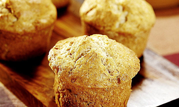 Bolinho de banana com nozes Bolinho de banana com nozes