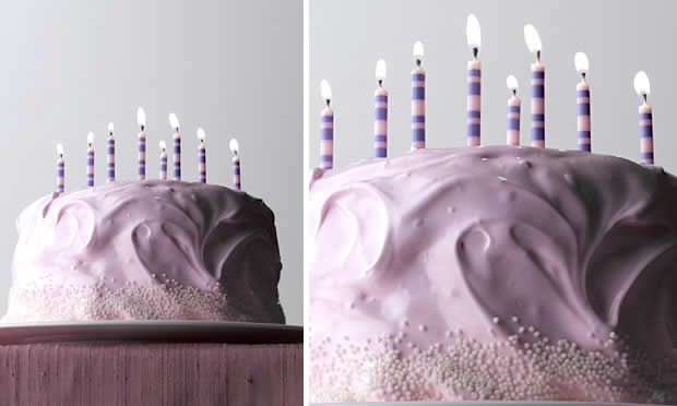 Bolo de ameixa e merengue rosa Bolo de ameixa e merengue rosa