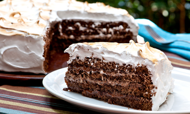 Bolo de chocolate com marshmallow, de Carlos Bertolazzi Bolo de chocolate com marshmallow, de Carlos Bertolazzi