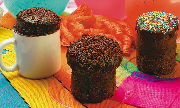 Bolo de chocolate na caneca Bolo de chocolate na caneca