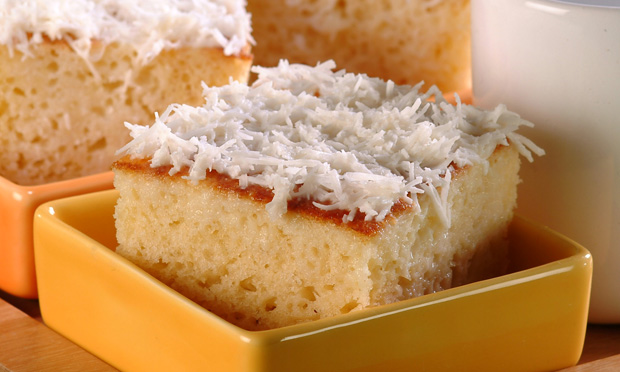 Bolo de coco molhadinho Bolo de coco molhadinho