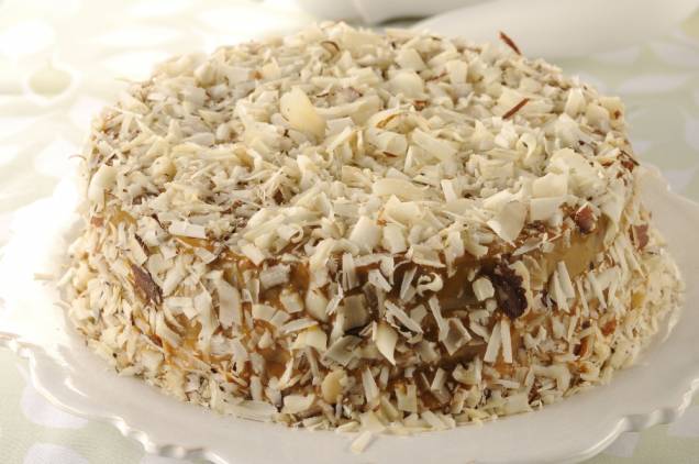 Bolo de doce de leite e castanha-do-Pará Bolo de doce de leite e castanha-do-Pará