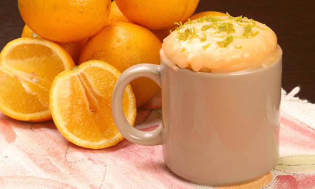 Bolo de laranja na caneca Bolo de laranja na caneca