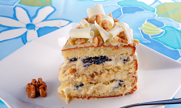 Bolo de floresta branca com ameixa Bolo de floresta branca com ameixa