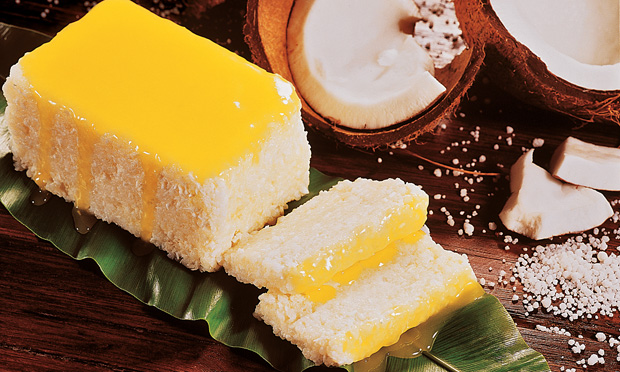 Bolo de tapioca e baba de moça Bolo de tapioca e baba de moça