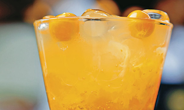 Caipirinha de Physalis Caipirinha de Physalis