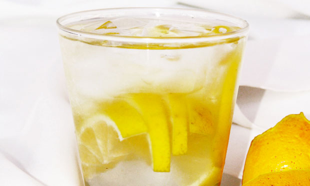 Caipirinha de lima-da-pérsia Caipirinha de lima-da-pérsia