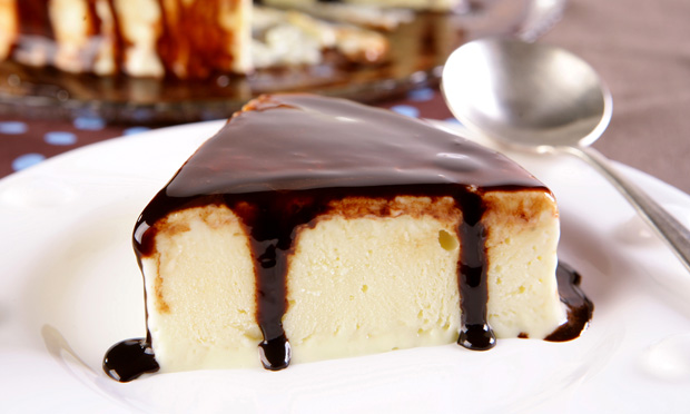 Cassata com calda de chocolate