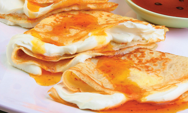 Crepe com Calda de Maracujá Crepe com Calda de Maracujá