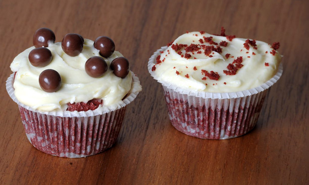 Cupcake de chocolate com cream cheese Cupcake de chocolate com cream cheese