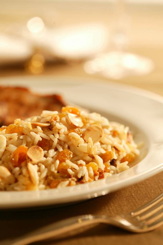 Arroz com passa, cogumelo e champanhe Arroz com passa, cogumelo e champanhe