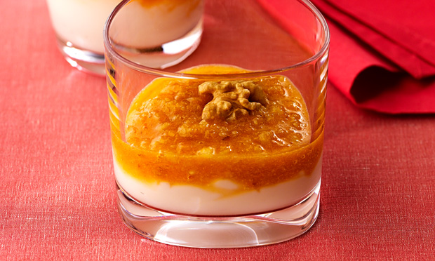 Doce de gema com nozes e creme de coco Doce de gema com nozes e creme de coco